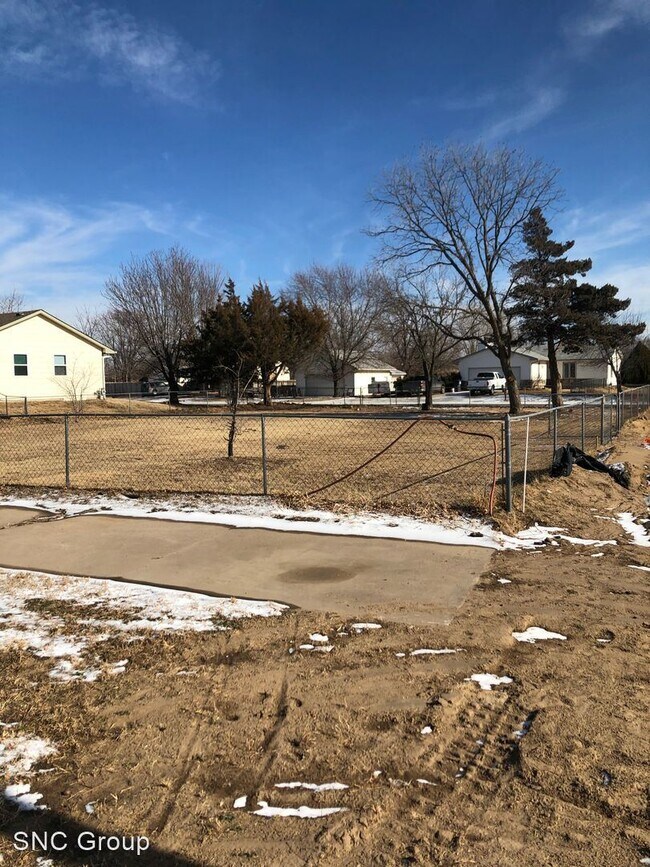 Building Photo - 3 br, 1 bath House - 912 W Summey