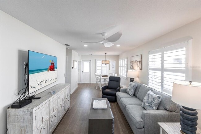 Building Photo - 6020 Midnight Pass Rd