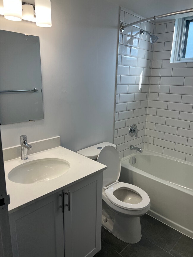 Building Photo - 2124 Ghent Ave