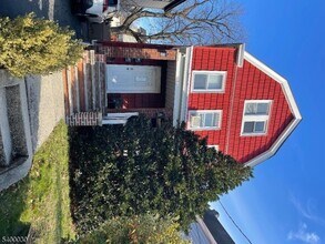 Building Photo - 169 Walnut St