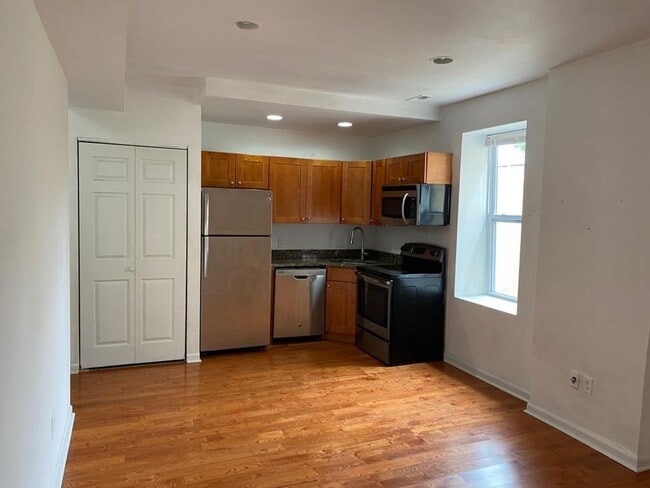 Building Photo - 674 N 34th St