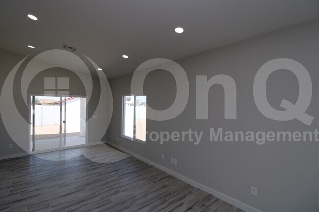 Foto del edificio - 15726 S Magdalena Cir
