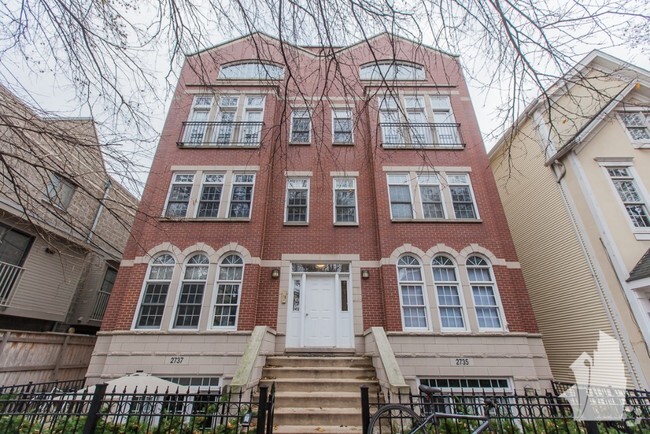 Building Photo - 2737 N Wayne Ave