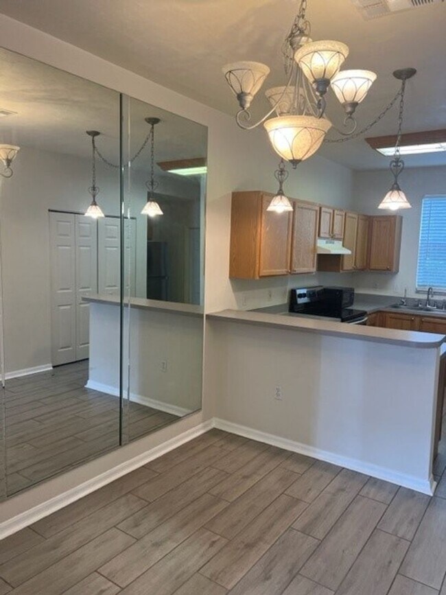 Foto del edificio - Spacious townhome in Kensington North