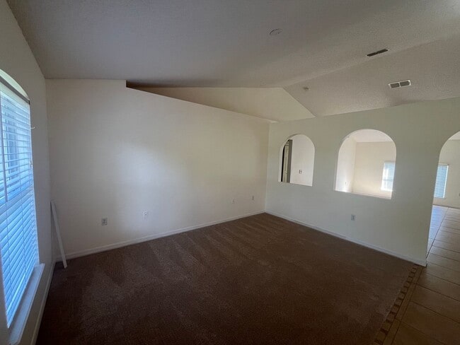 Foto del edificio - Beautiful Home with Spacious backyard