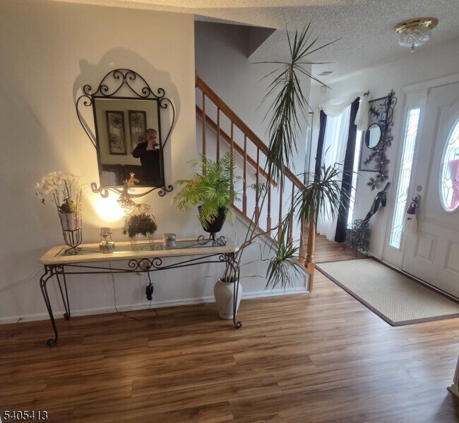 Foto del edificio - 67 Deer Run Dr S