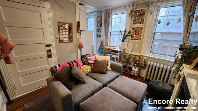 Foto del edificio - 9 Champney Pl