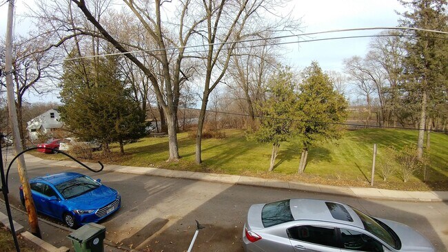 Foto del edificio - 804 Riverside- Right Near River! *Cat ok*