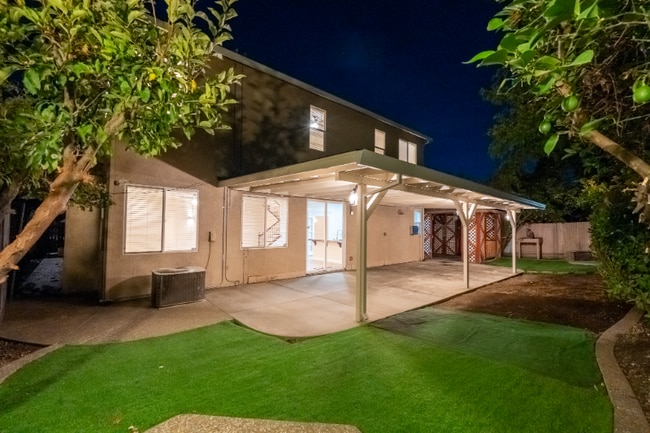 Foto del edificio - 2210 Citrine Way
