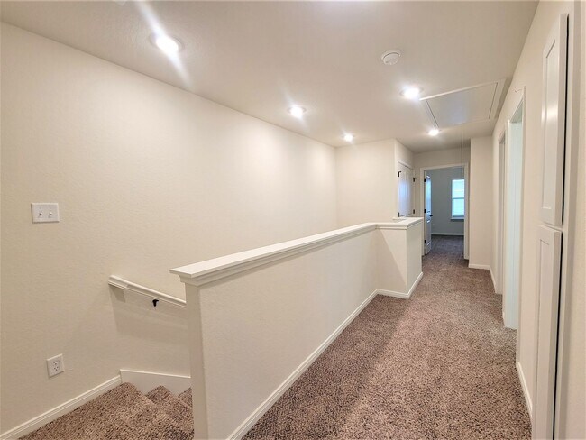 Building Photo - Fantastic Townhome Close to Lackland AFB, ...