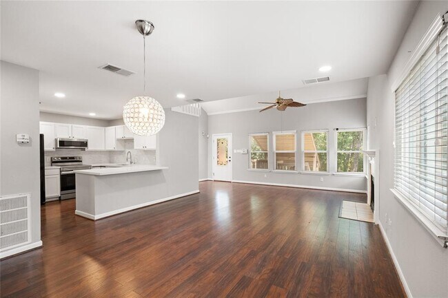 Foto del edificio - 54 Sawmill Grove Ln