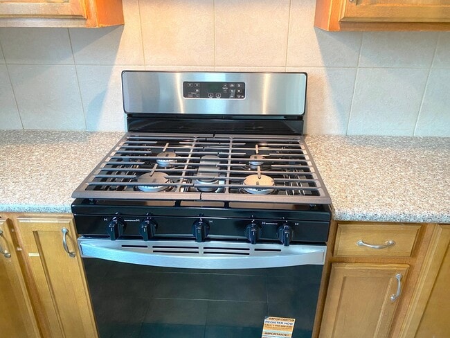 Building Photo - GREAT LOCATION