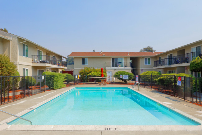 Building Photo - Courtyard Villa Apartments