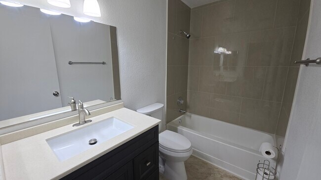 Guest Bath - 6140 S Springbrook Dr