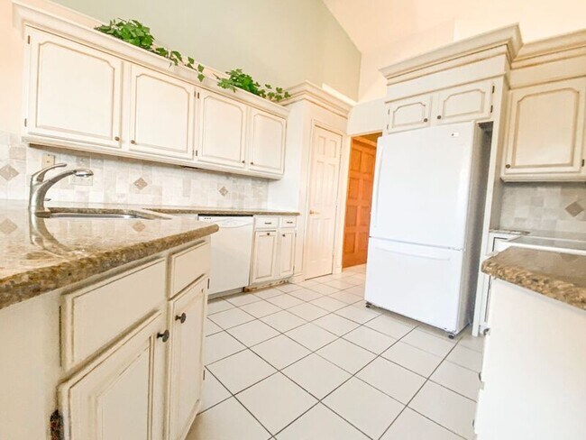 Building Photo - 727 Red Wing Dr