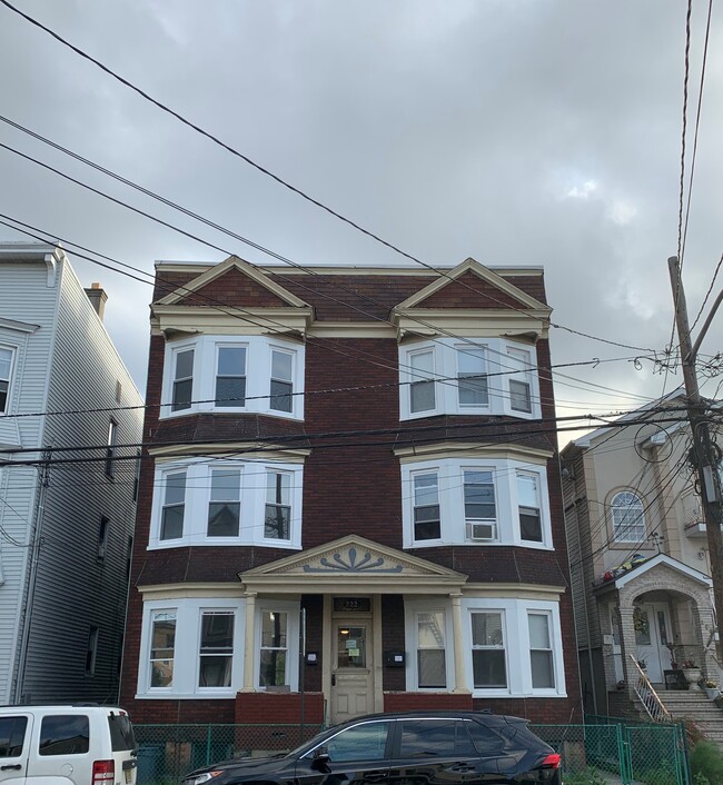 Building Photo - 222 Clark Pl