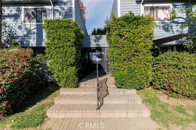 Building Photo - 15113 Saticoy St