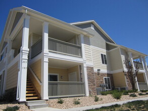 Building Photo - 4835 Hahns Peak Dr