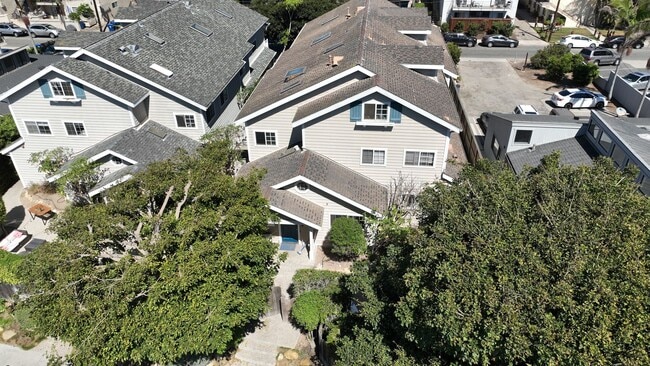 Building Photo - 6534 Del Playa Dr