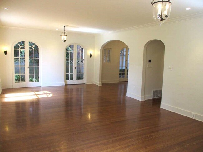 Foto del edificio - Stunning 4 Bedroom Home in North End Tacoma