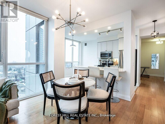 Building Photo - 530 St Clair Ave W