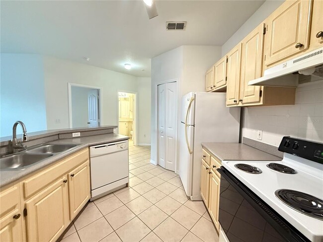 Building Photo - 1100 Lake Shadow Cir