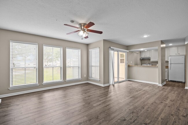 Building Photo - 250 El Dorado Blvd