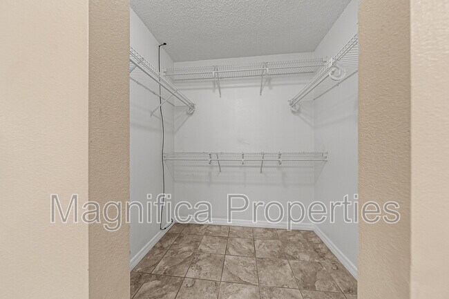 Foto del edificio - 1528 Vista Lake Cir