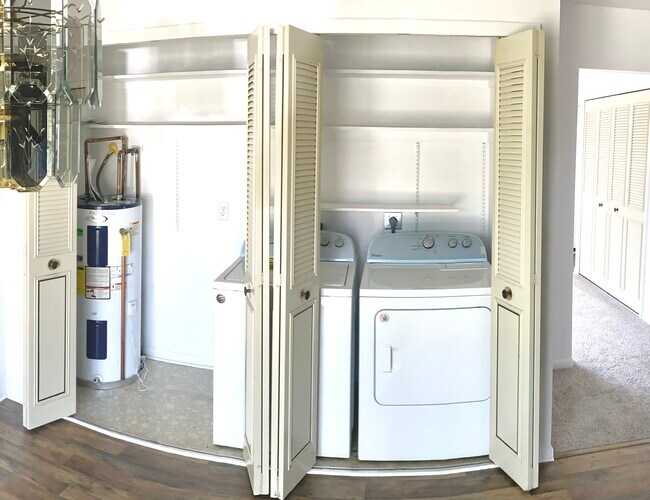 In unit washer and dryer - 732 E Washington St