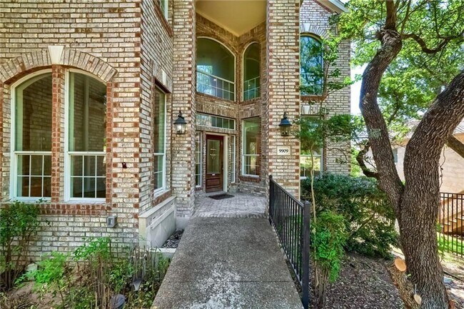 Building Photo - 9909 Pickfair Dr