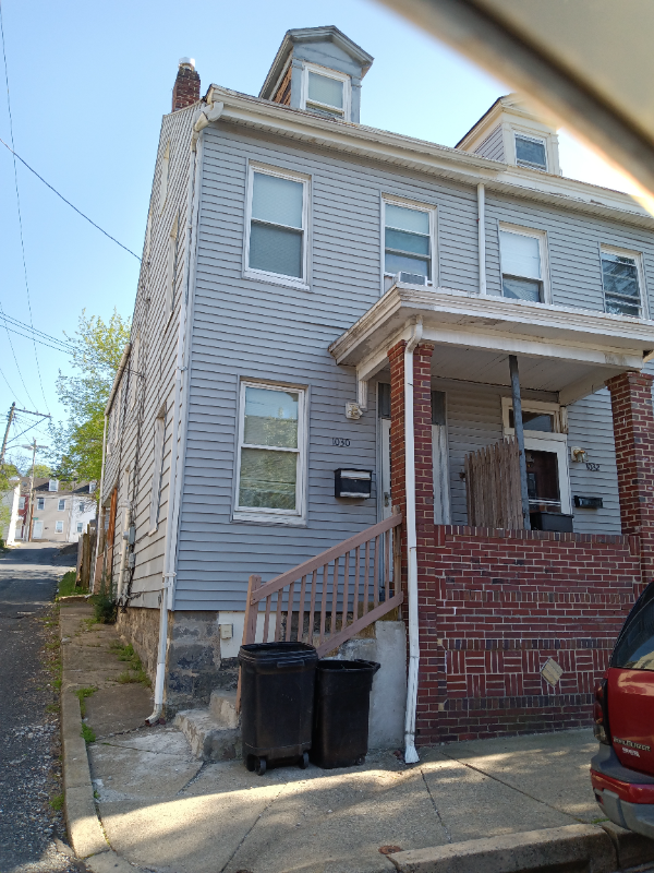 Primary Photo - 1030 Ferry St