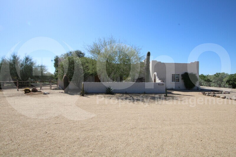 Primary Photo - 1033 E Irvine Rd