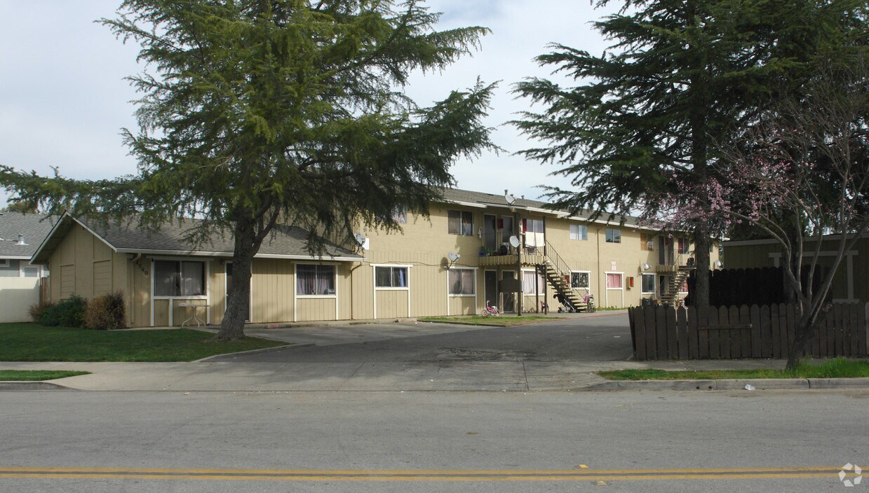Foto del edificio - 7540 Rogers Ln