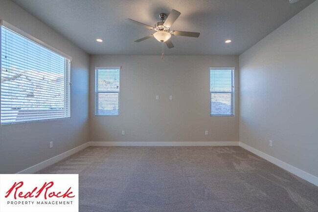 Foto del edificio - Townhome in Hurricane Heights