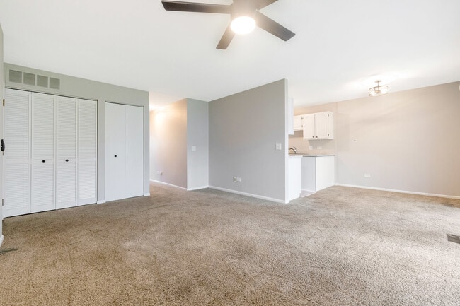 Building Photo - 690 Thorntree Ct