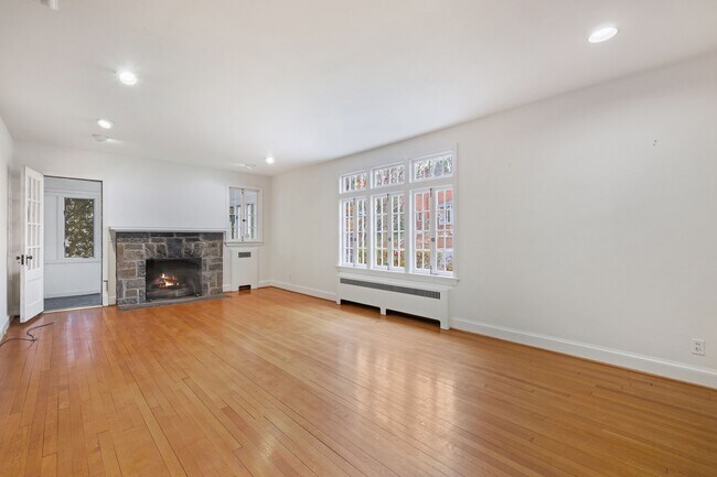 Foto del edificio - 5325 Chevy Chase Pky NW