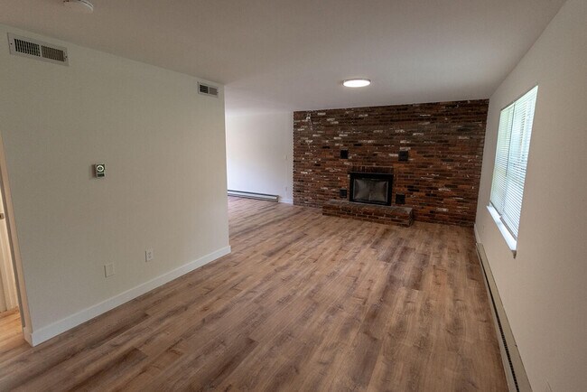 Foto del edificio - 3310 Belle Meade Dr