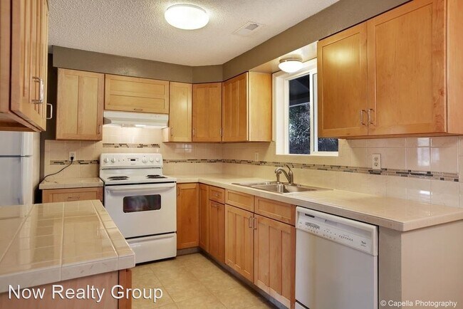 Building Photo - 3 br, 1 bath House - 16883 SE Fragrance Ave