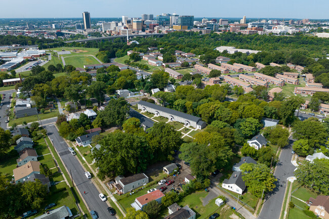 Building Photo - Redd Fox Apartments