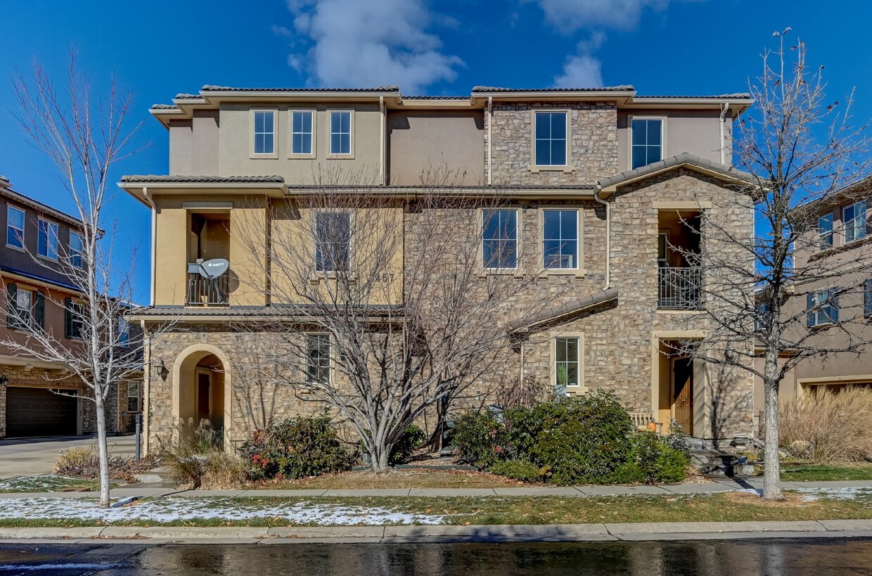 Primary Photo - $2,675 - 2 Bed, 2 Bath Updated Condo in Hi...