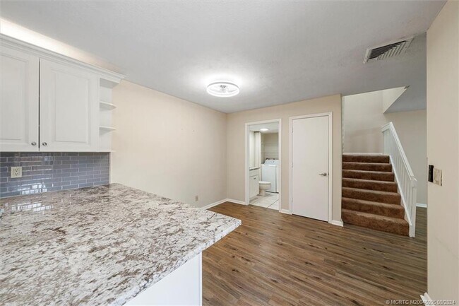 Foto del edificio - 6522 SE Windsong Ln