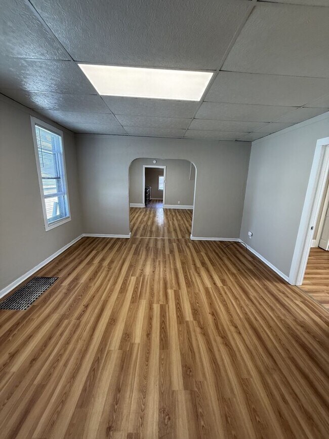 Building Photo - 811 12th Ave