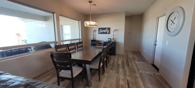 Building Photo - 900 W Hermosa Dr