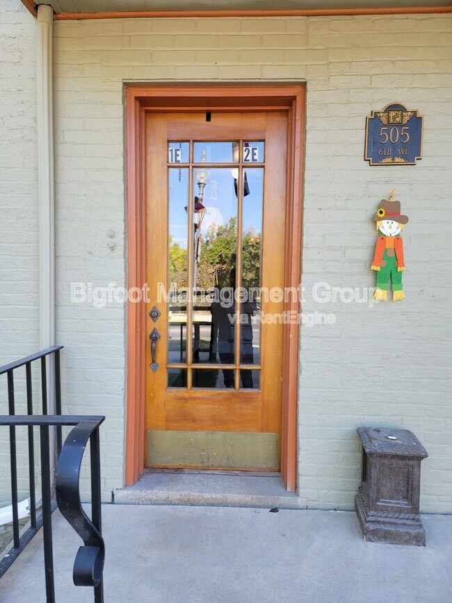 Building Photo - 505 E 6th Ave