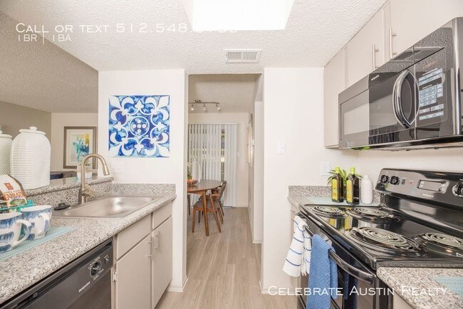 Building Photo - Enjoy exceptional amenities