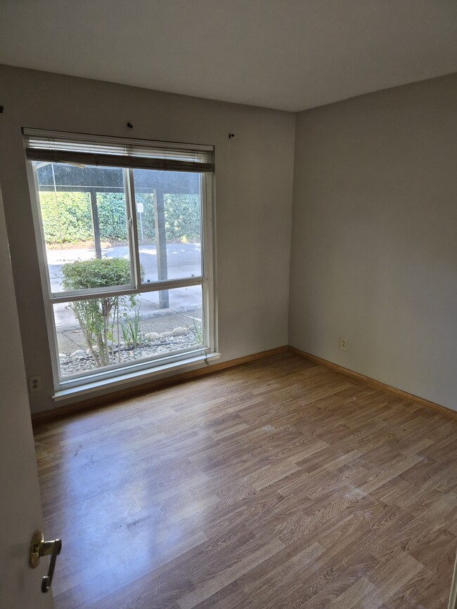 Building Photo - 1036 Oak Grove Rd