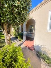 Building Photo - 1016 N Serrano Ave