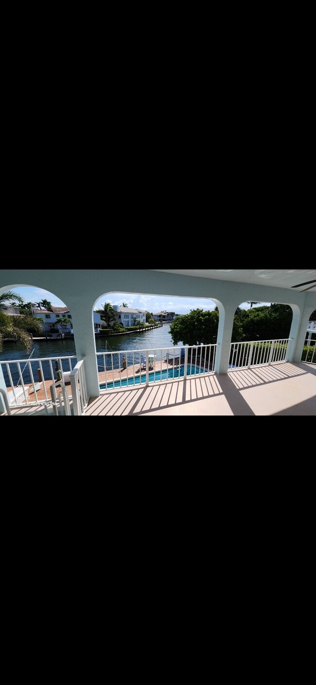 Building Photo - 1118b Highland Beach Dr