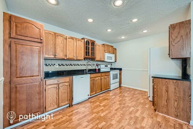 Building Photo - 6 Briars Knoll Way