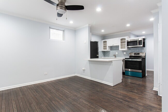 Foto del edificio - 2215 W Wellington Ave